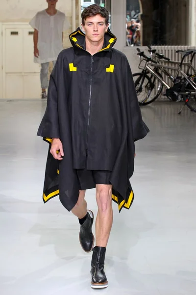 Look 12